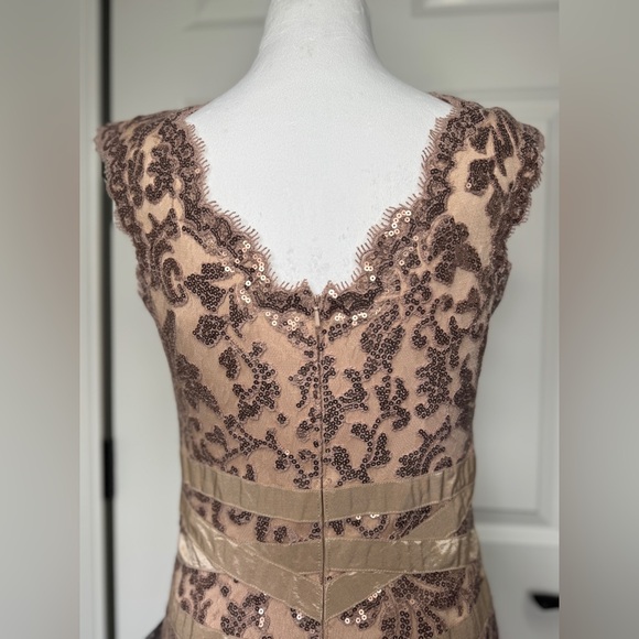 NWT Tadashi Shoji Sequin Lace V-Neck Cocktail Dress - Picture 7 of 7